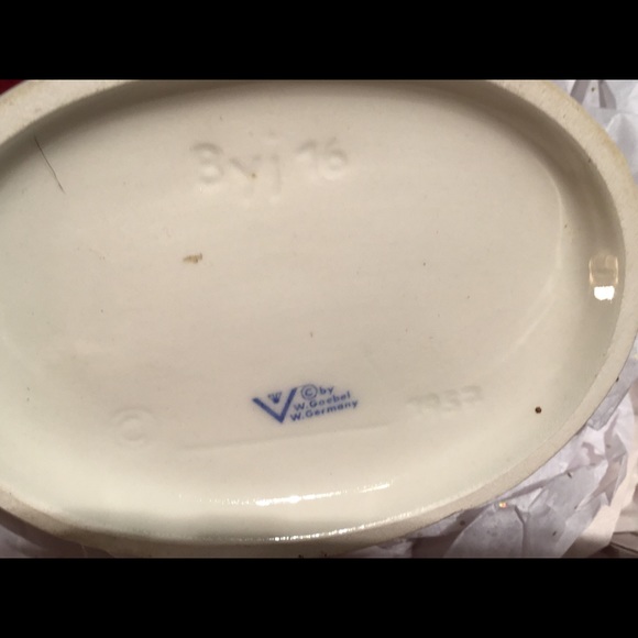 CHILD AT PRAY HUMMEL BY GOEBEL MADE IN WEST GERMANY. - Picture 7 of 7